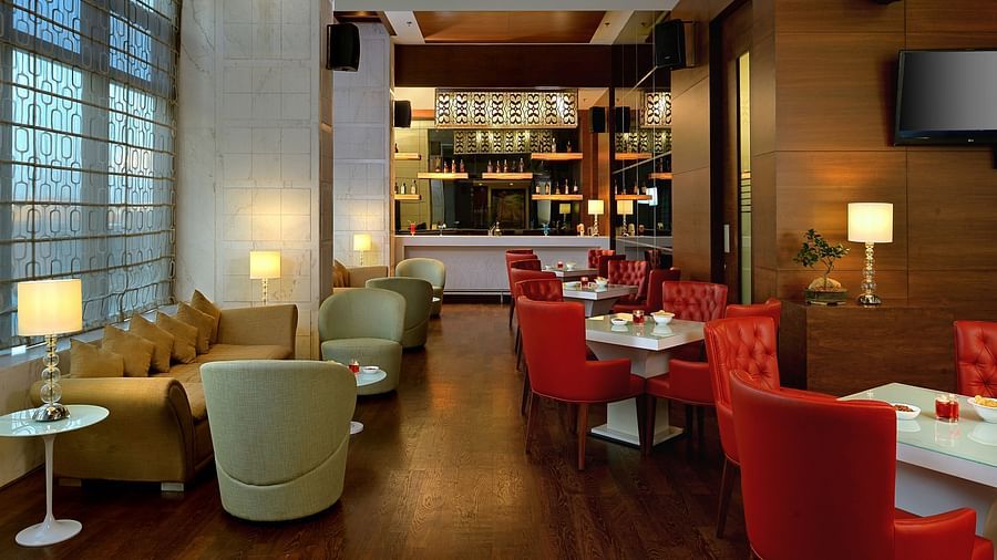 Bar, Golden Tulip, Business hotel in Lucknow