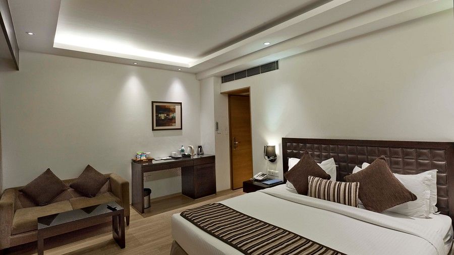 Suite Room - Hotel Saket 27 New Delhi - Hotels in New Delhi 4