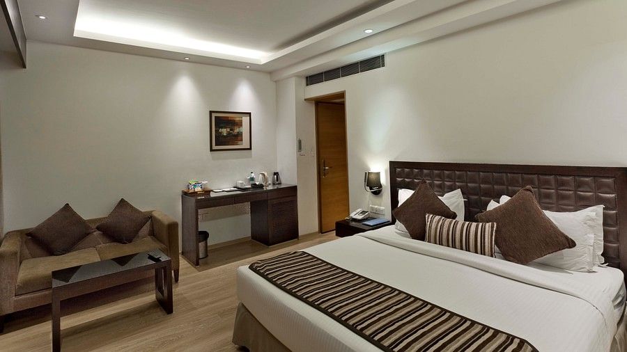 Suite Room - Hotel Saket 27 New Delhi - Hotels in New Delhi 4