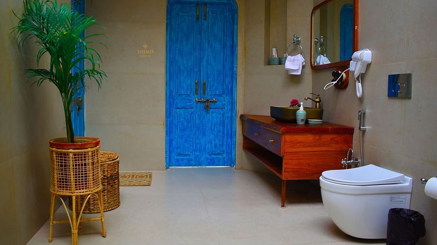 washroom of Classic Villas with wooden sink and toiletries at Themis Mudhouse - A Nature's Retreat Resort & Wellness