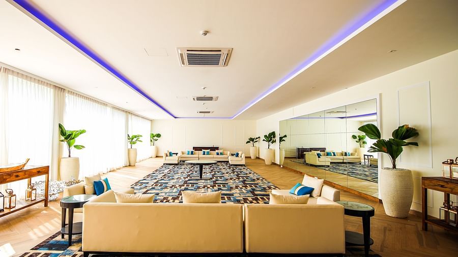 Lakeside Lounge 12