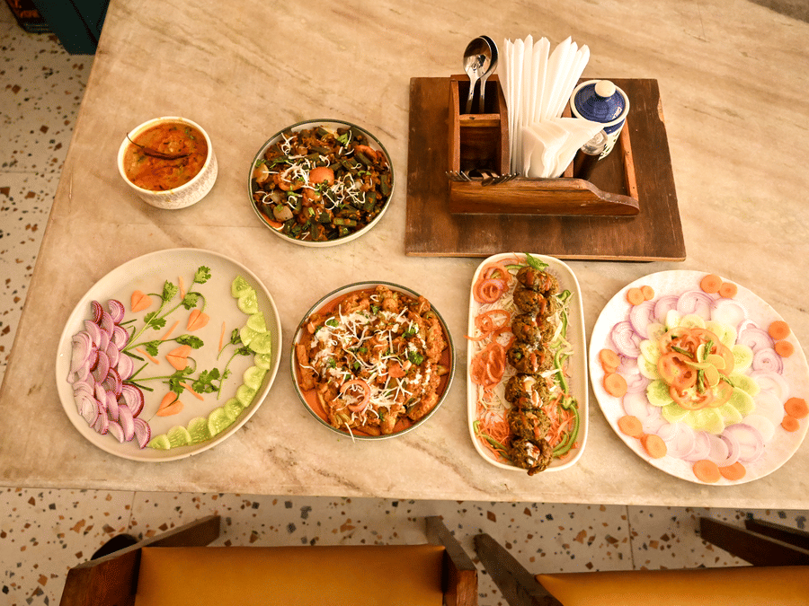 A spread of dishes laid out at Signum Resort, Bandhavgarh