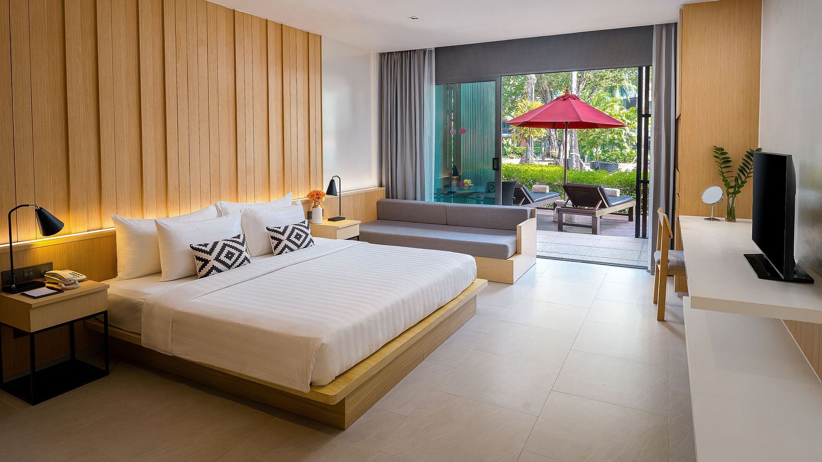 Deluxe Lanai 2