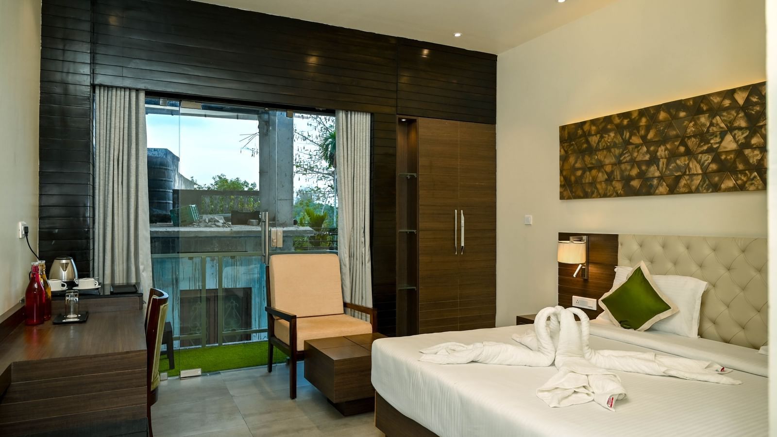 Premium Deluxe Room Views (6)