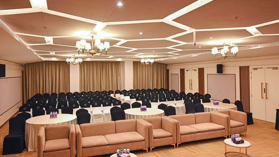sitting area at beehive banquet hall