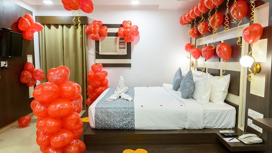 Suite Room with a cosy king-sized bed and balloon decorations at Biznotel by Pride, Deoghar