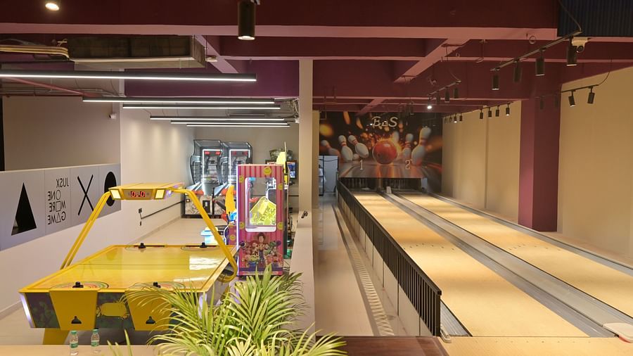 A huge hall divided into two—one side with arcade machines, the other a bowling alley - Clarks Safari, Haridwar