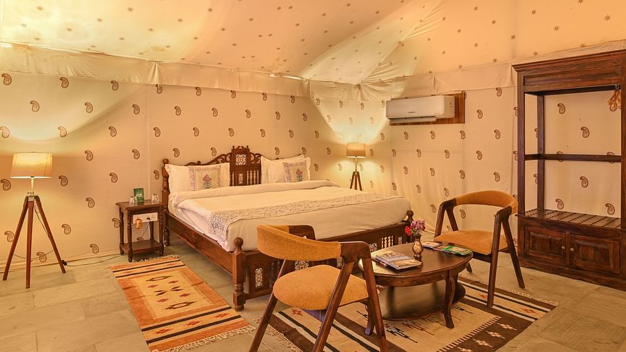 Spacious tent with twin beds and cosy seating area at Clarks Safari, Jawai.