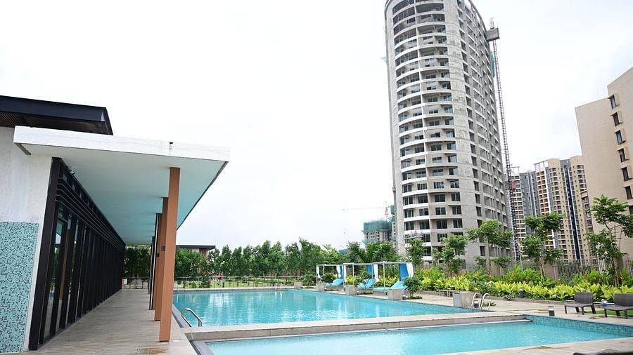 image of a pathway alongside the swimming pool at club charholi, pune
