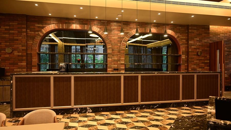 Counter with arched windows and textured walls in a room with a patterned floor.