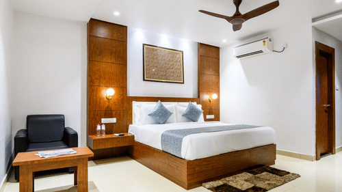 Premium Room featuring cosy bed and elegant interior design at Biznotel by Pride, Deoghar