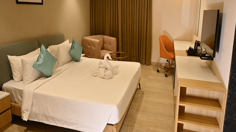 Spacious premium room with a comfy bed, a cosy seating area, and a work desk with a chair - Livancia Hillside