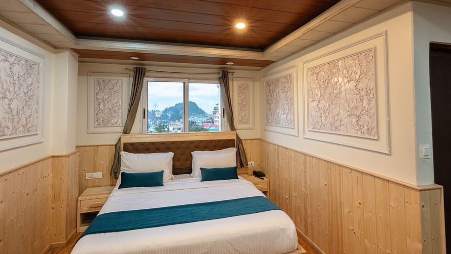 PREMIUM ROOM WITH BALCONY VIEW 4
