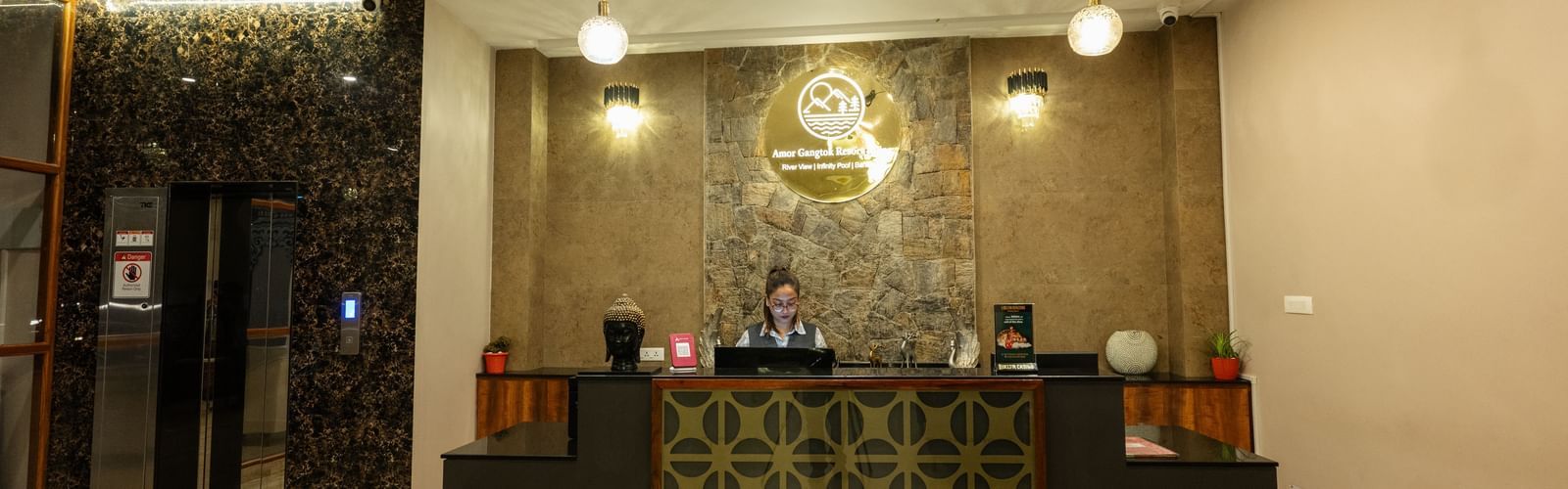 LOBBY AND RECEPTION (9)