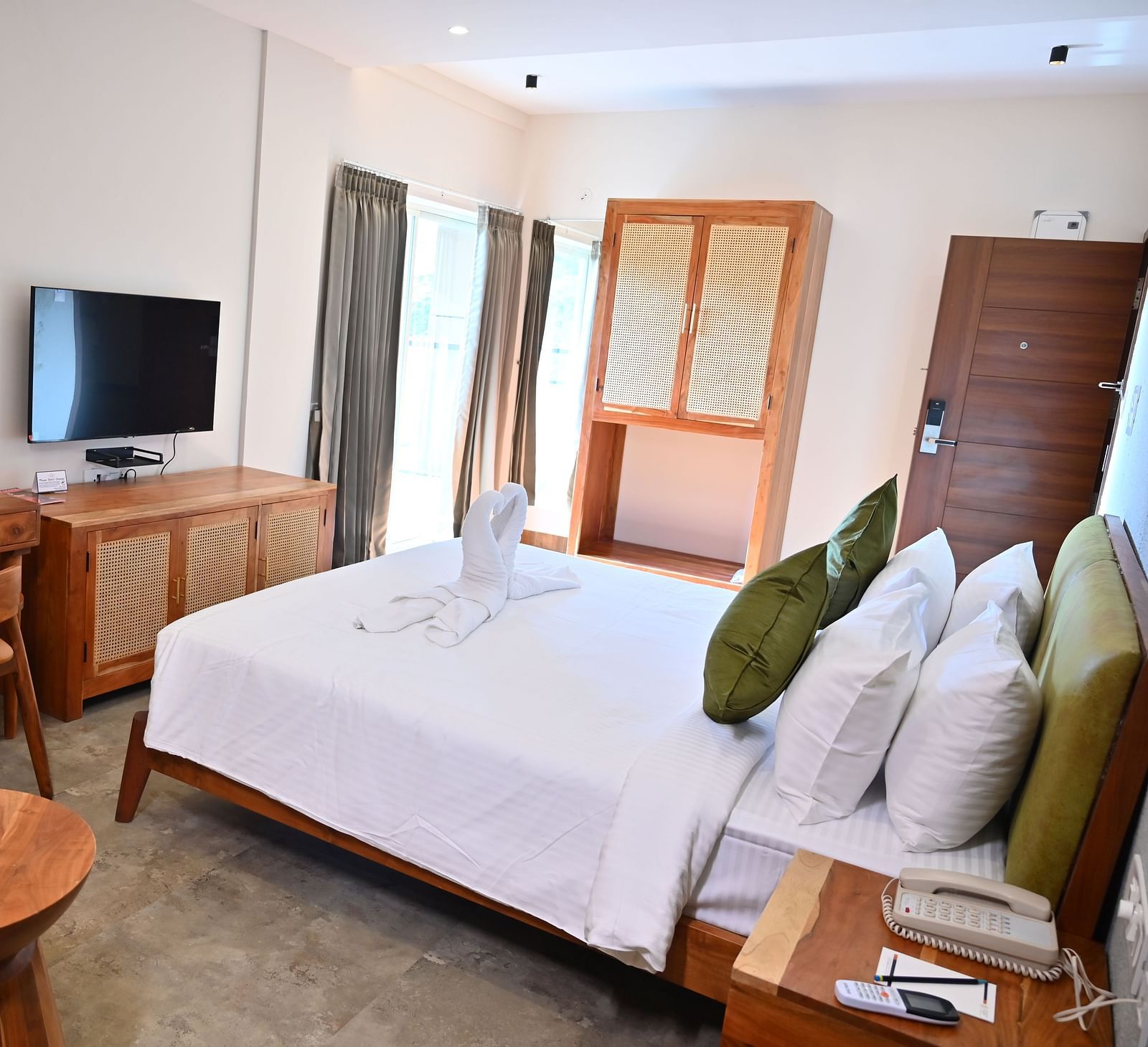 Spacious Club Suite with a comfy bed, a wooden desk, a TV, a wardrobe, and large windows letting in natural light - Livancia Hillside