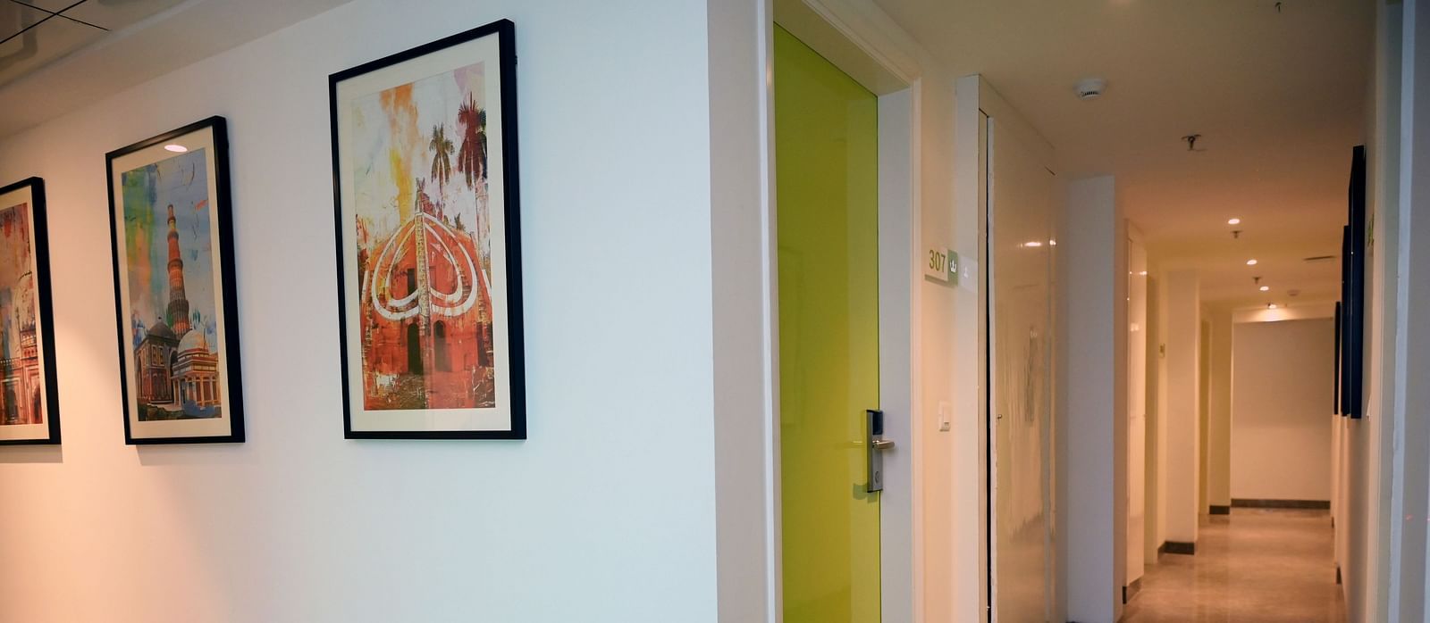 Picture featuring the lobby of the Hotel Le ROI Express, Karol Bagh 