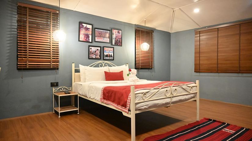 Cozy hotel double bed 