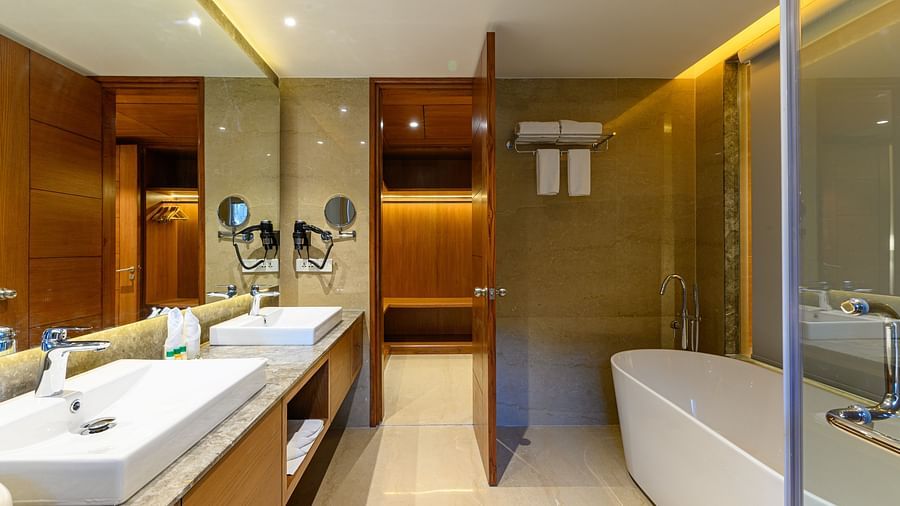 The interiors of a bathroom of one of the rooms in Pushkar at our 5-star resort 