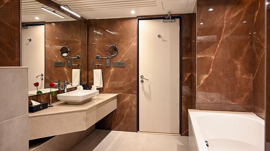 the washroom offered at the suite in Calicut