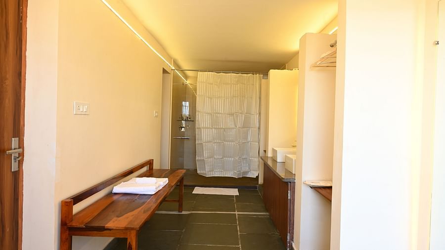 Clarks Safari Jawai - the view of the bathroom of the cottage room in Jawai
