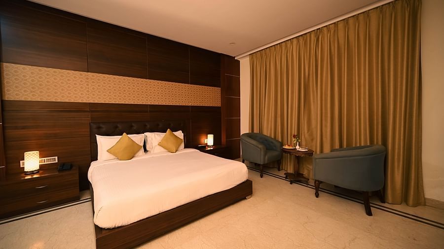 DELUXE ROOM