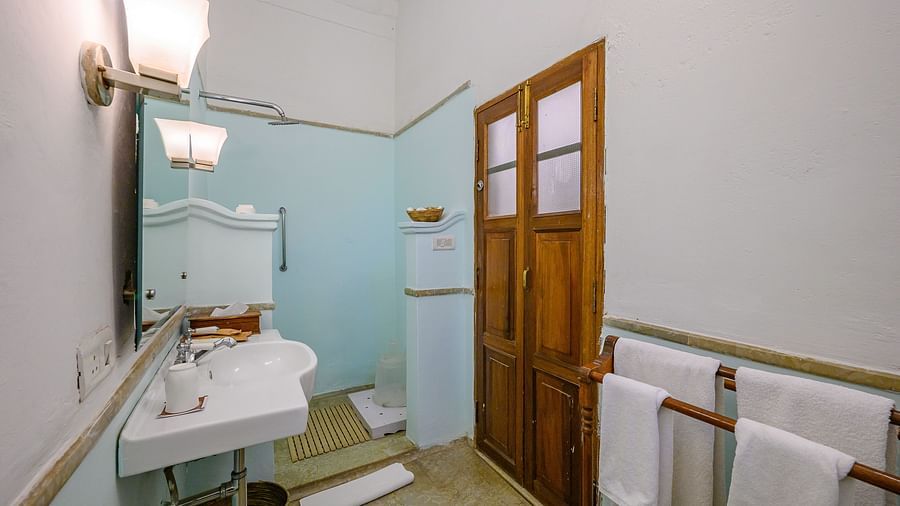 Deo Bagh - 17th Century, Gwalior - the wash basin area along with hand towels kept on one side at the washroom of Dhanur Mahal - Naubagh / Garden View