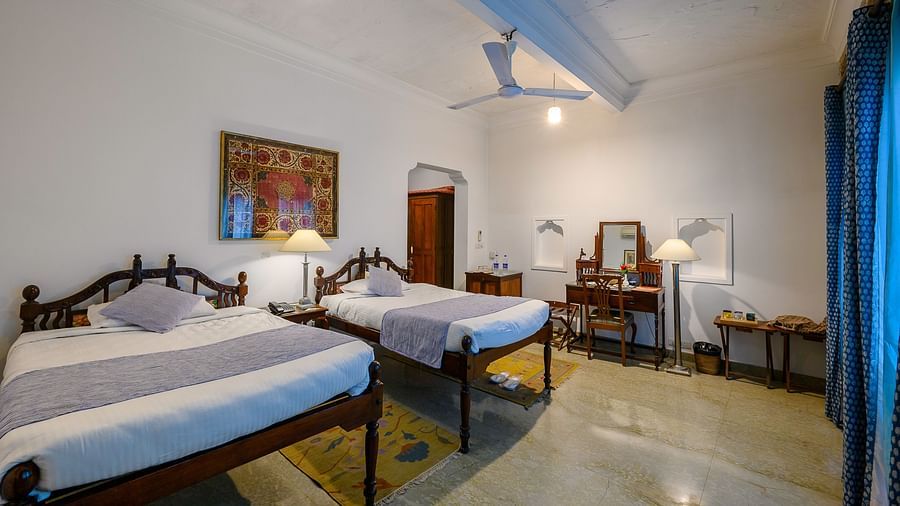 Deo Bagh - 17th Century, Gwalior - twin sharing beds offered at the Madhav Mahal - Naubagh / Garden View room in Gwalior