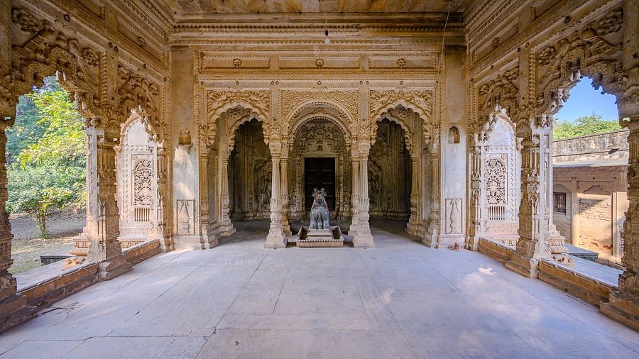 Deo Bagh - 17th Century, Gwalior - the arch-shaped hallway of the 17th century resort in Gwalior