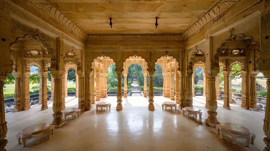 Deo Bagh - 17th Century, Gwalior - arch-shaped gateways of the resort in Gwalior