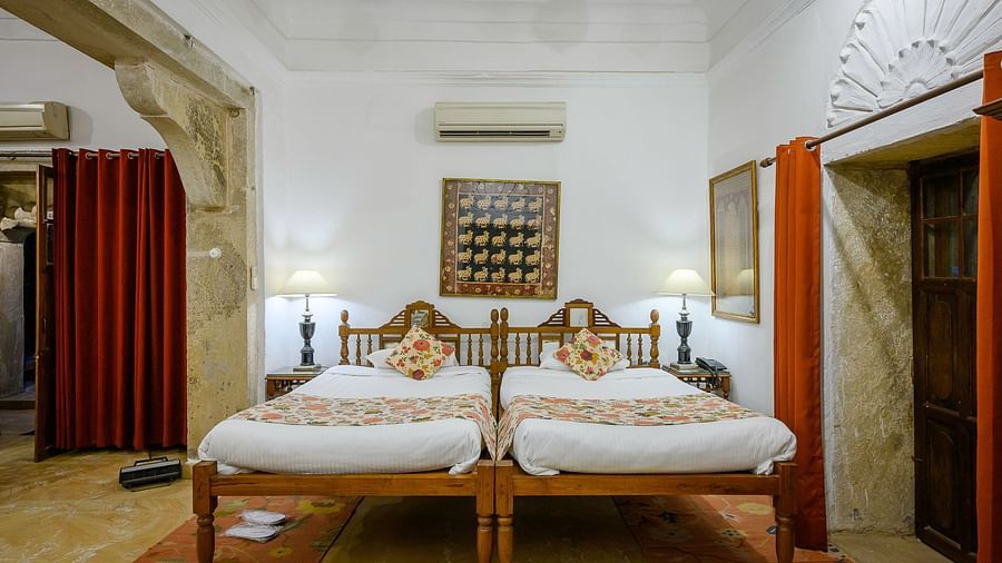 Deo Bagh - 17th Century, Gwalior - twin sharing beds offered at the Rohini Raja Mahal