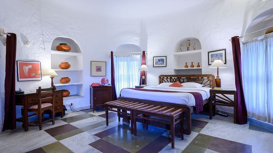 The interior of the Mubarak Mahal is equipped with a spacious bed and other furniture - Hill Fort-Kesroli - 14th Century, Alwar