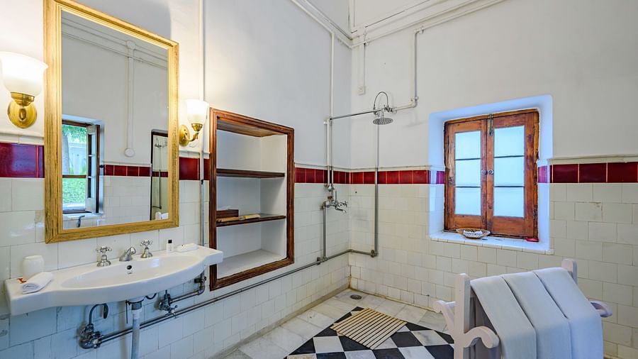 Shower area and sink of the bathroom in Raja Baba Ala Singh room - The Baradari Palace