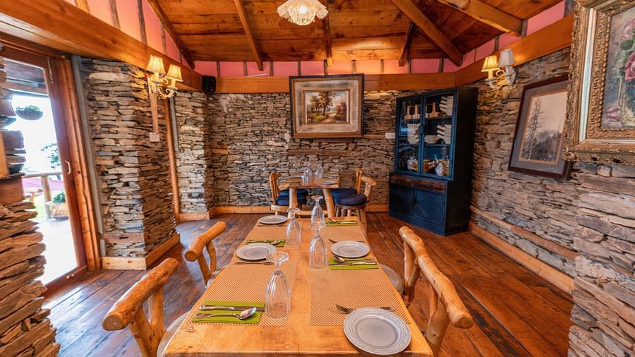 Mario restaurant with wooden furniture and ceiling - The Manor Luxury Hotel, Shimla