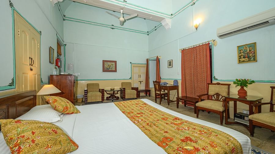 Gold Room 1