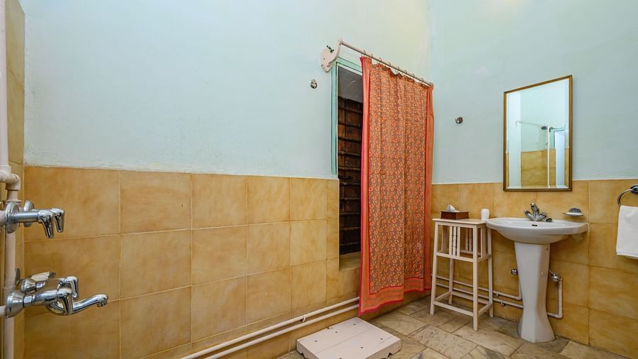 Gold Washroom