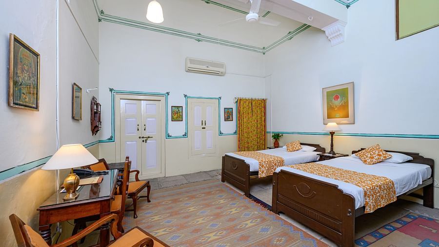 Yellow Room 4