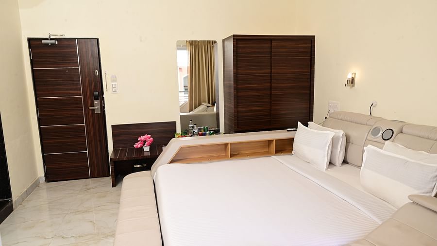 side view of the modern bed with wardrobe and mirror at the far end inside one of the rooms - VITS shanti solitaire, North Goa
