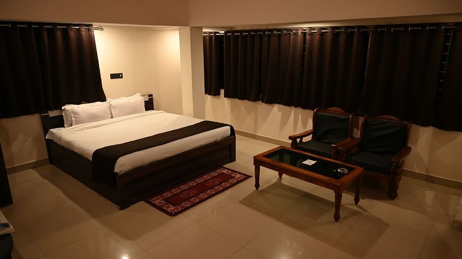 Safari Rooms in McCluskieganj with a cosy bed at Zero Mile by Wedlock Greens