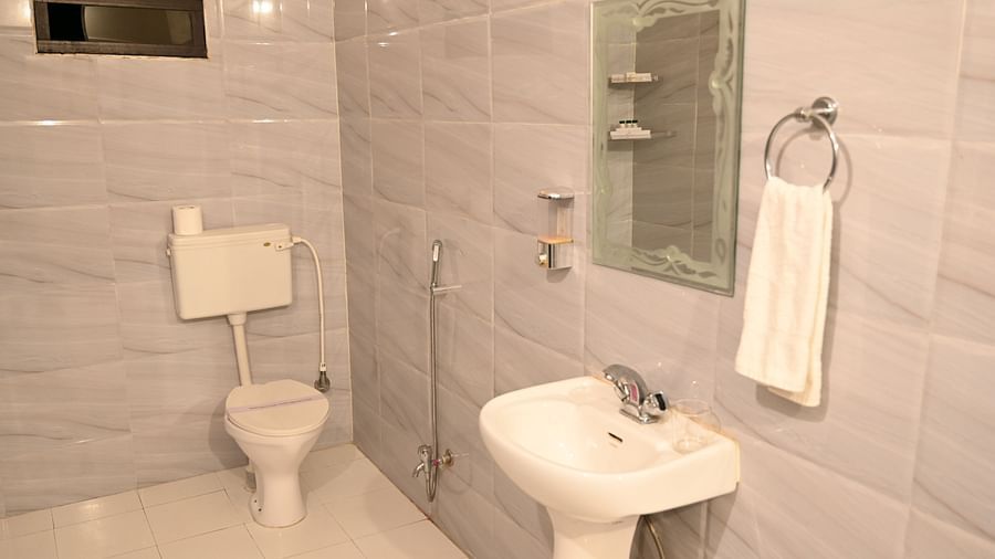 Bathroom at Zeromile by Wedlock Greens, McCluskieganj