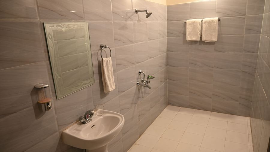 Bathroom at Zeromile by Wedlock Greens, McCluskieganj