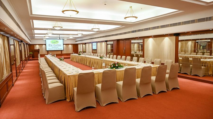 the sitting arrangement at Cumberland Banquet Hall in Kodaikanal 