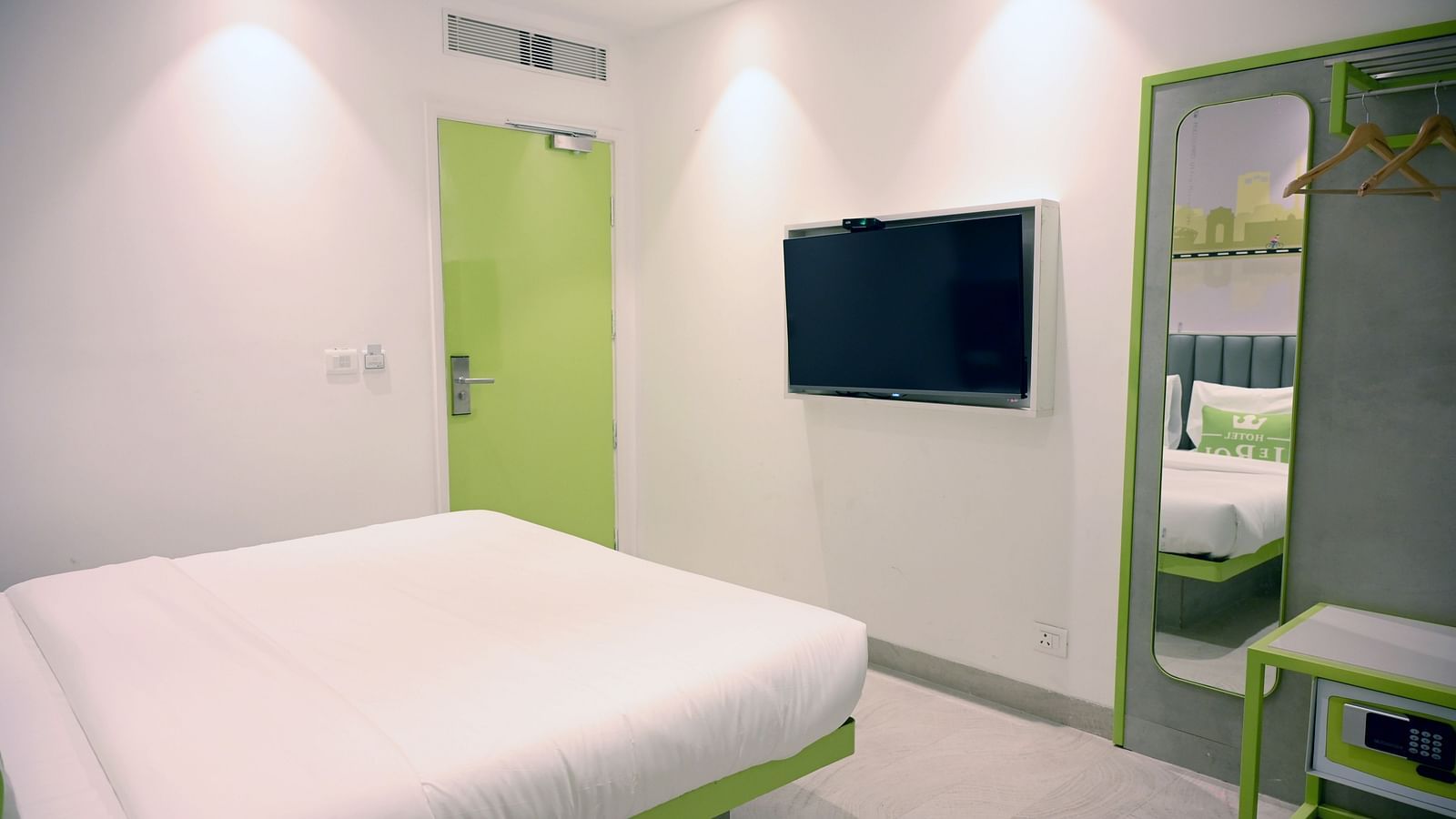 Picture featuring the interior view of Deluxe room - Hotel Le ROI Express, Karol Bagh 