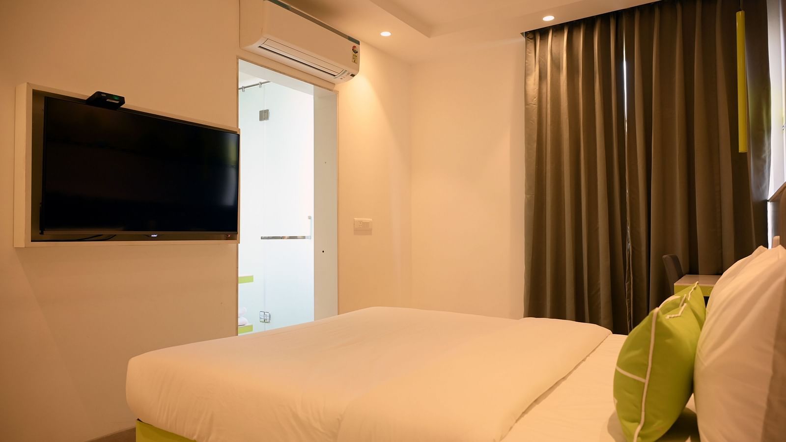 Picture featuring the interior view of Deluxe room - Hotel Le ROI Express, Karol Bagh 