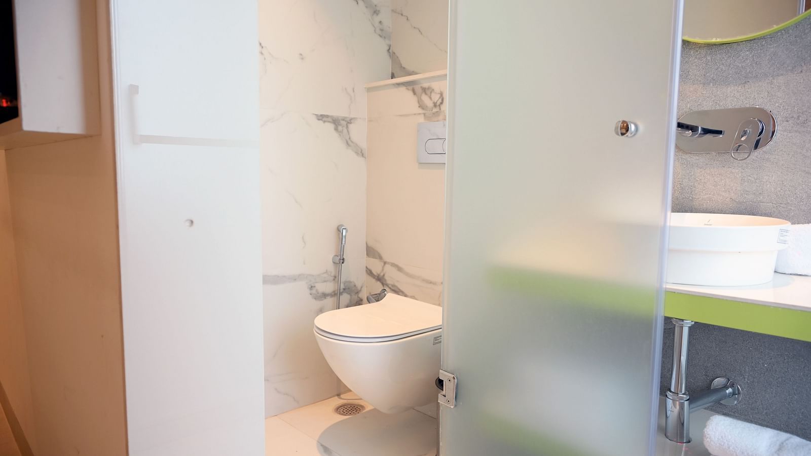 Picture featuring a clean washroom - Hotel Le ROI Express, Karol Bagh 