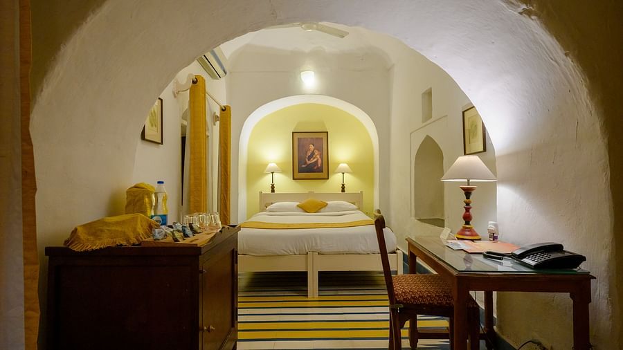 Hill Fort Kesroli 14th Century Alwar - interior view of the Swagat Mahal Room featuring a queen size bed and a work desk with chair
