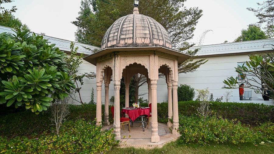 Outdoor dining area - Clarks Safari, Ranthambore