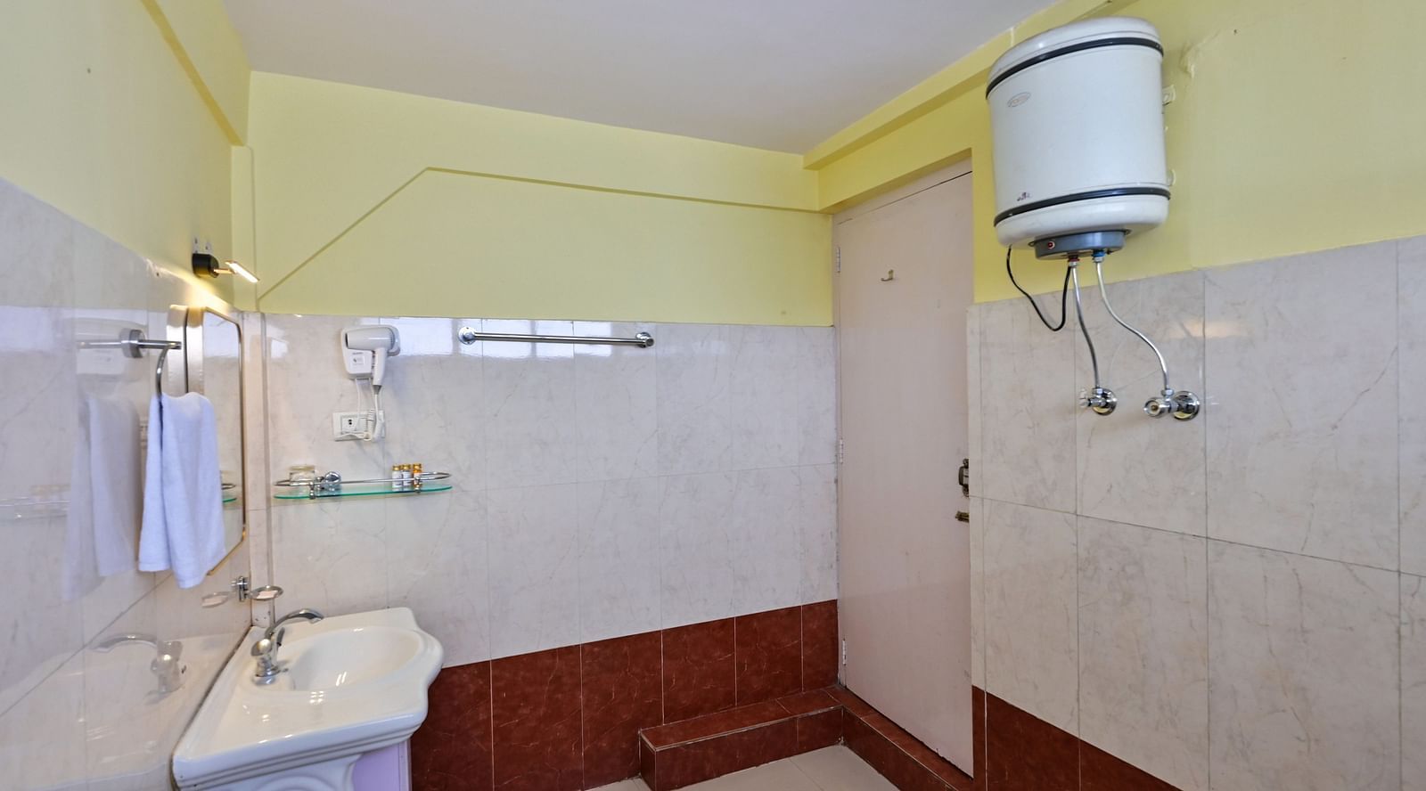 3Premium rooms bathroom equipped with a washbasin, mirror, geyser, and western toilet at Avianna Seven Seas, Darjeeling