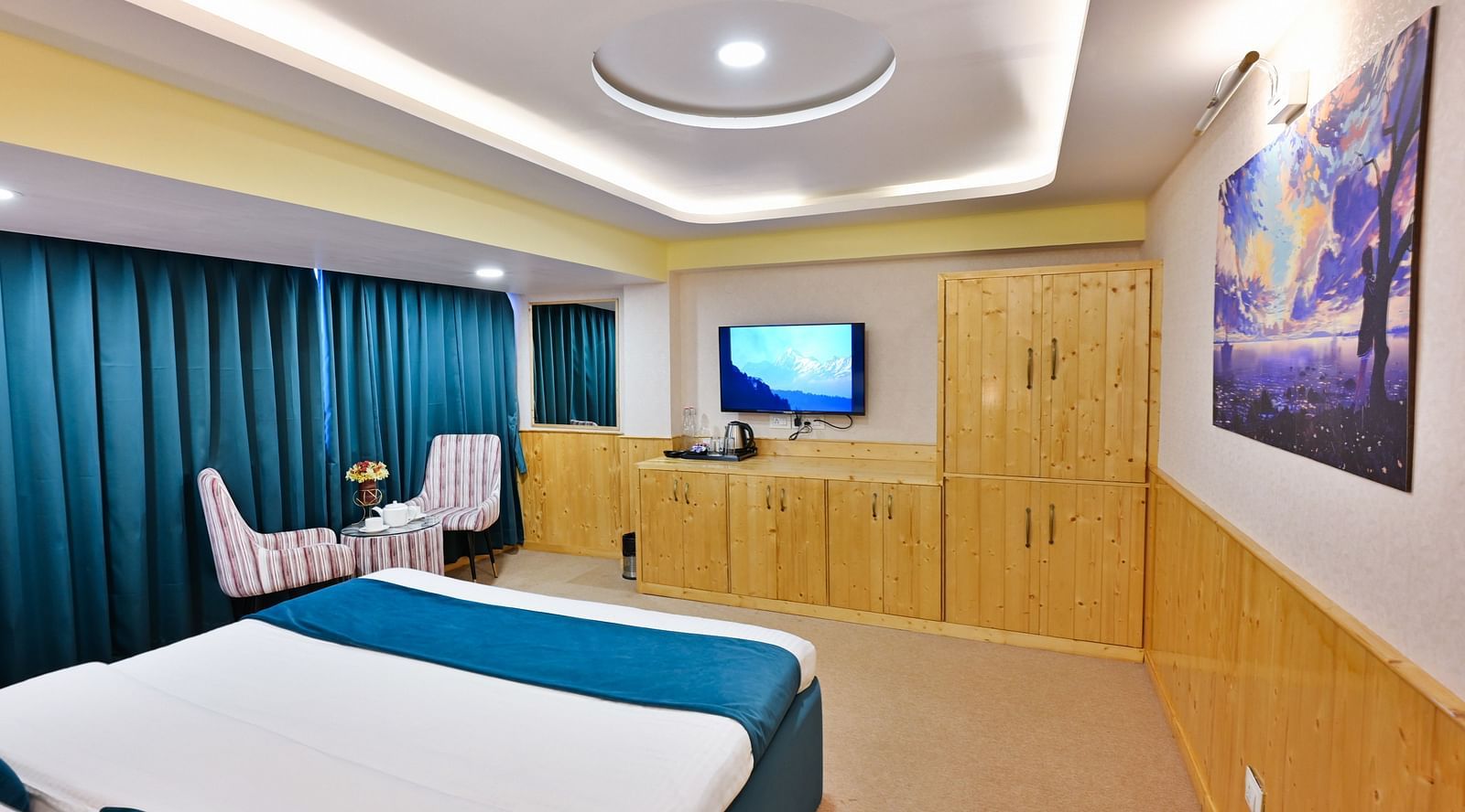 Deluxe Room with spacious bed, wooden furniture and warm lighitng at Avianna Seven Seas, Darjeeling2