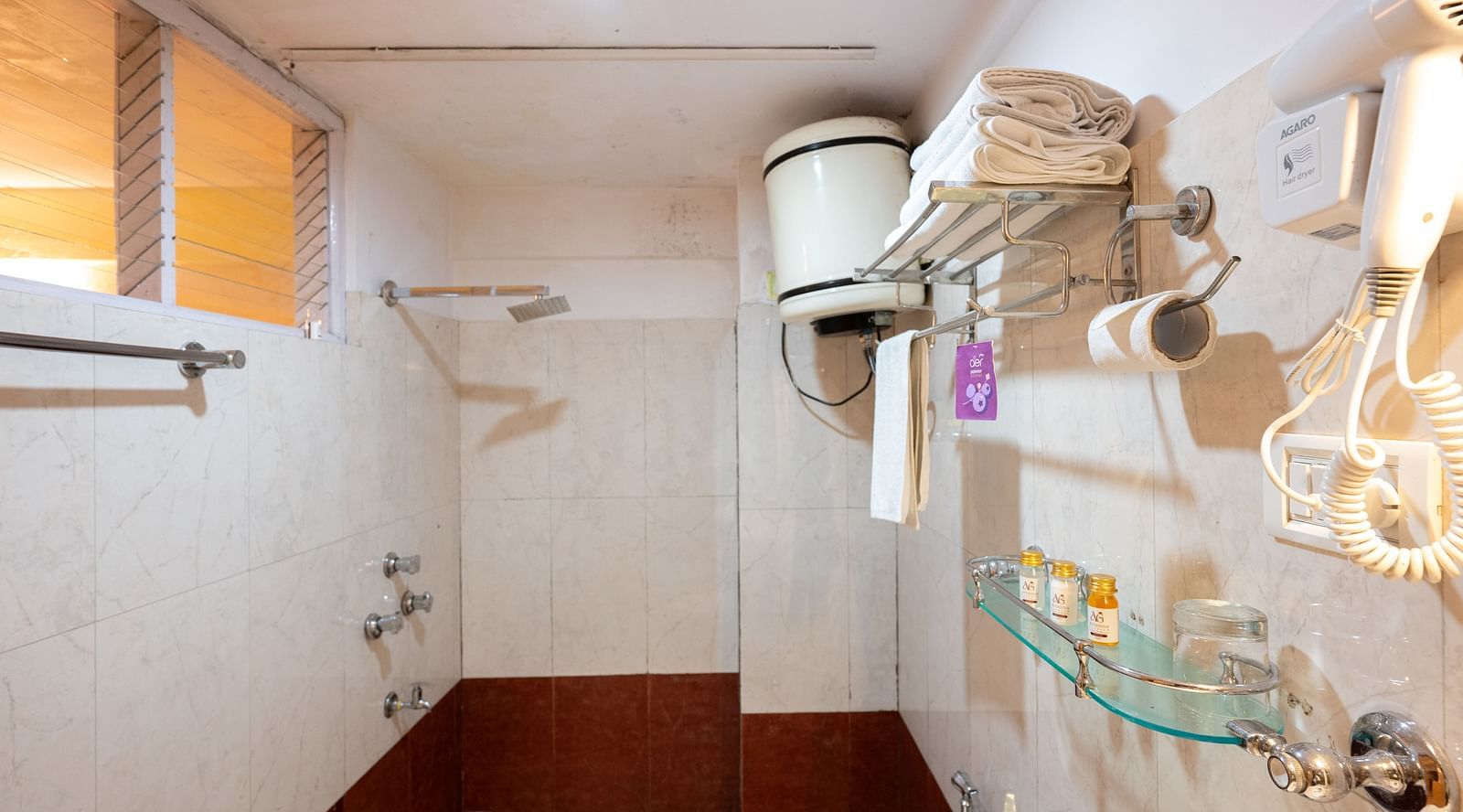 The suite features a spacious bathroom equipped with a washbasin, mirror, geyser, and western toilet at Avianna Seven Seas, Darjeeling3