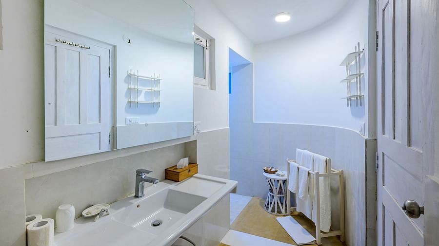 Fig Washroom with modern amenities at The Ramgarh Bungalows - 19th Century, Above Nainital.
